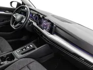 Volkswagen Golf 1.0 eTSI 110pk DSG Life · Camera · Apple/Android Car Play · Sfeerverlichting · P-Sensoren · Navigatie · 16'' Inch · Garantie t/m 04-02-2028 of 100.000km  · EXTRA INRUILKORTING ·