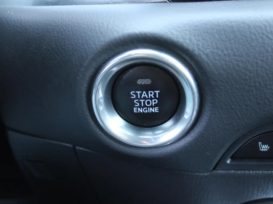 Mazda CX-5 2.0 SkyActiv-G 165 Skylease Luxury | Trekhaak | 360 Camera | Leer | Stuur-/stoelverwarming | HUD | Bose | Elek. stoelverstelling | 19' LM | All seasons |