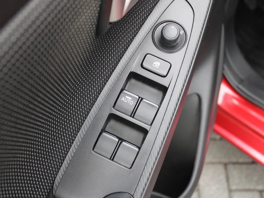 Mazda 2 1.5 Skyactiv-G Sportive | Camera | Apple Carplay/Android Auto | LED | Cruise | 16' LM | Airco | Dealeronderhouden | Weing km! |