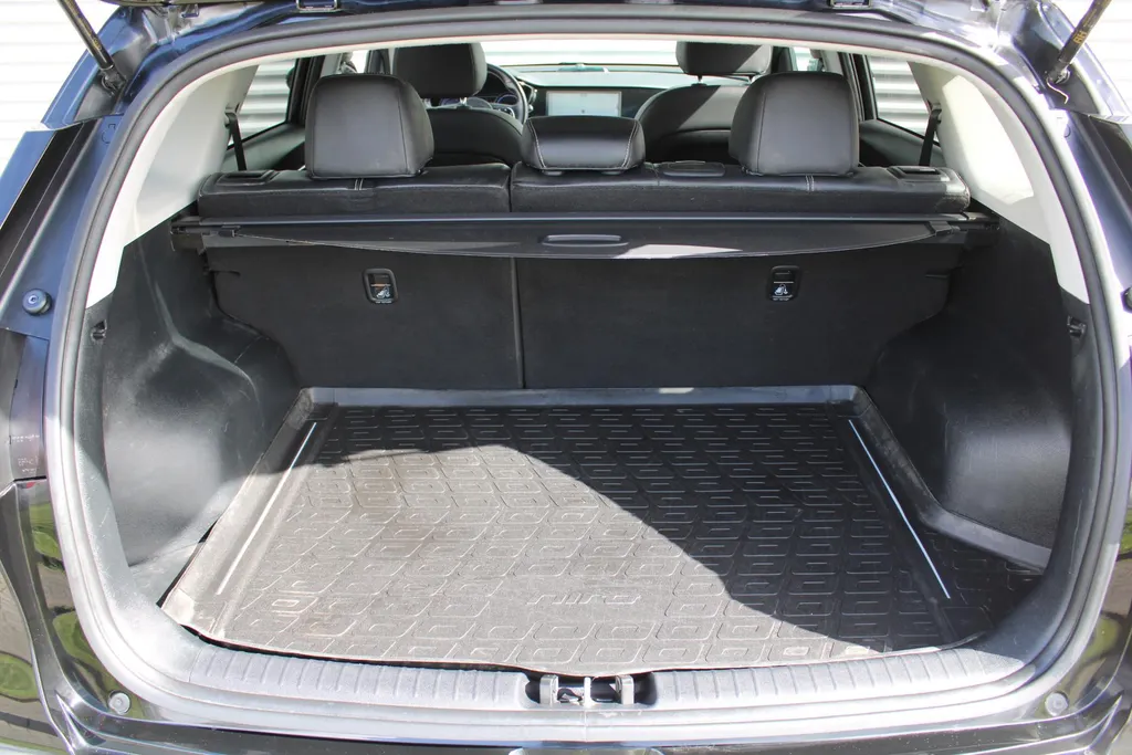 Kia e-Niro DynamicPlusLine 64 kWh | Warmtepomp | Schuif/kantel dak | 17' LM | Airco | Cruise | Navi | Camera |