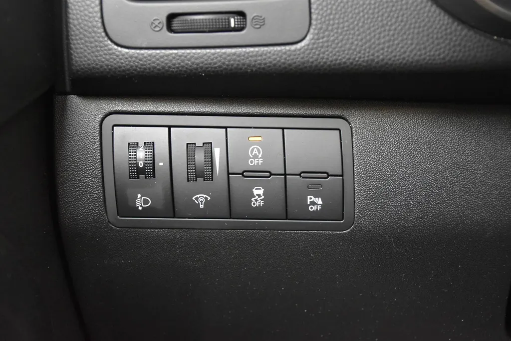 Kia Venga 1.4 CVVT 90pk Summer Edition Navigatie, Panoramadak, Trekhaak.