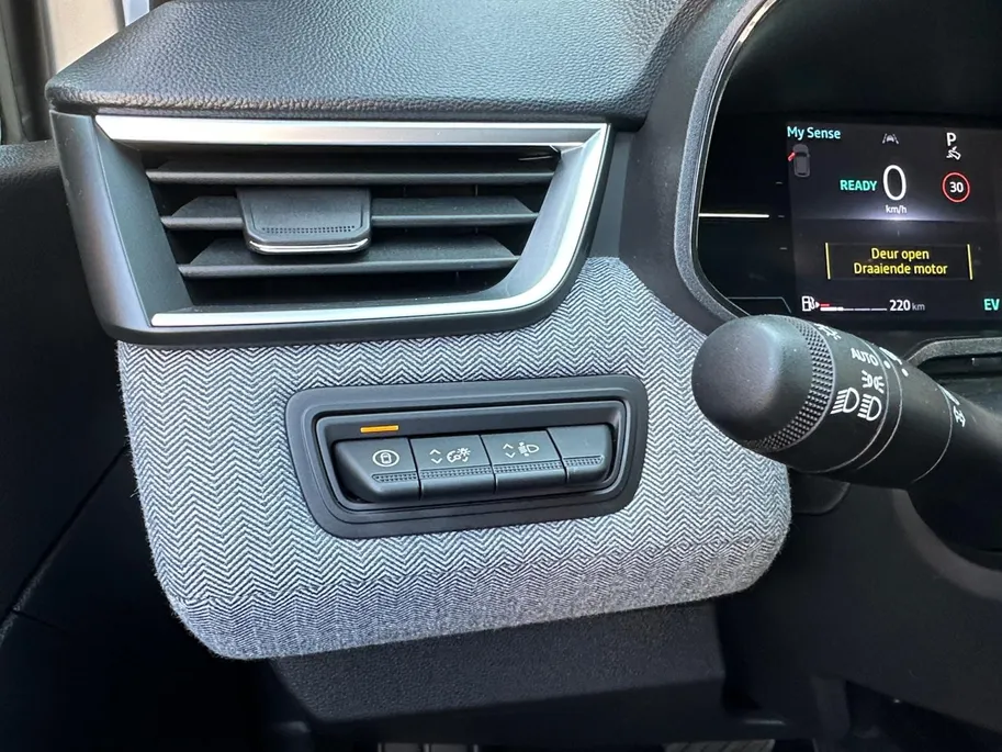 Renault Clio 1.6 E-Tech Full Hybrid 145 techno | Pack Look | Navi | Camera | Apple Carplay & Android Auto | Bluetooth | Parkeersensoren | Climate- & Cruisecontrol | 12 Maanden BOVAG Garantie |