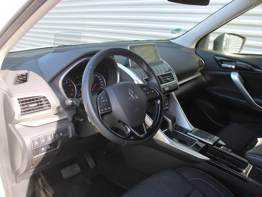 Mitsubishi Eclipse Cross 1.5 DI-T First Edition | Trekhaak | 18' LM | HUD | 360 Camera | Dodehoek detectie | Navi | Stoelverwarming | Dealeronderhouden | 1e eigenaar |
