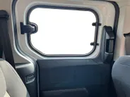 Ford Tourneo Courier 1.0 EcoBoost | Apple Carplay/Android Auto | Navigatie | Camera | Climate Control | Parkeersensoren | Stuurbediening | Hoge Instap