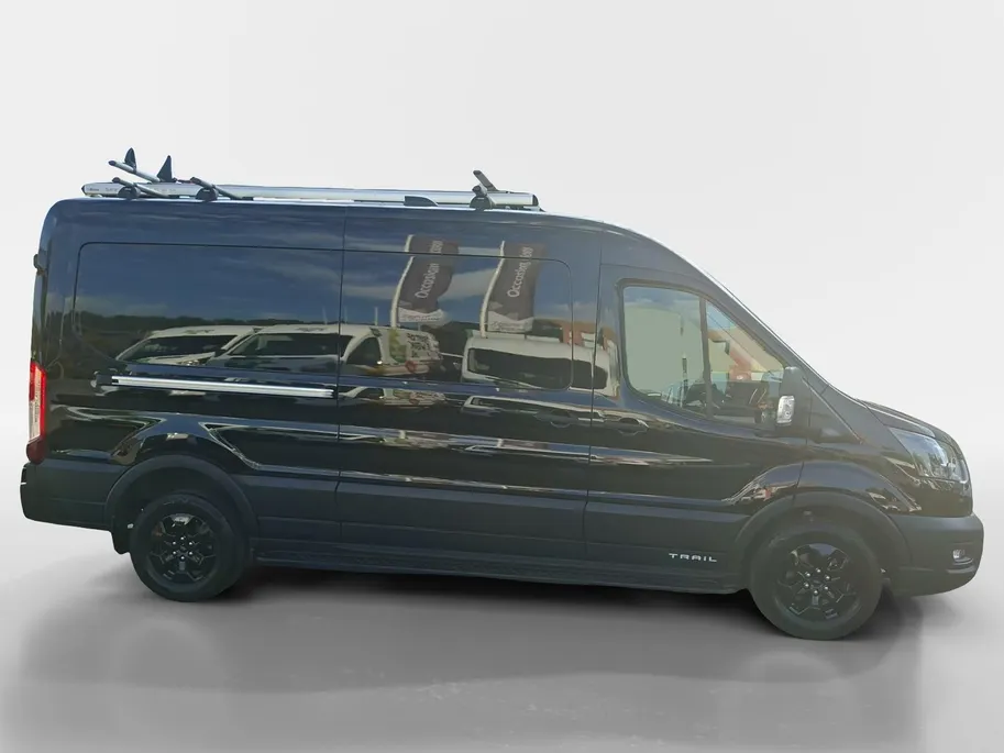 Ford Transit 350 2.0 TDCI L3H2 Trail 165 pk handgeschakeld | BPM VRIJ | Adaptive Cruise control | Navigatiesysteem | Raptor Gril | Zwarte treeplanken | LM velgen gloss black | Houten kasten links en rechts | Dakdragers met laddersysteem