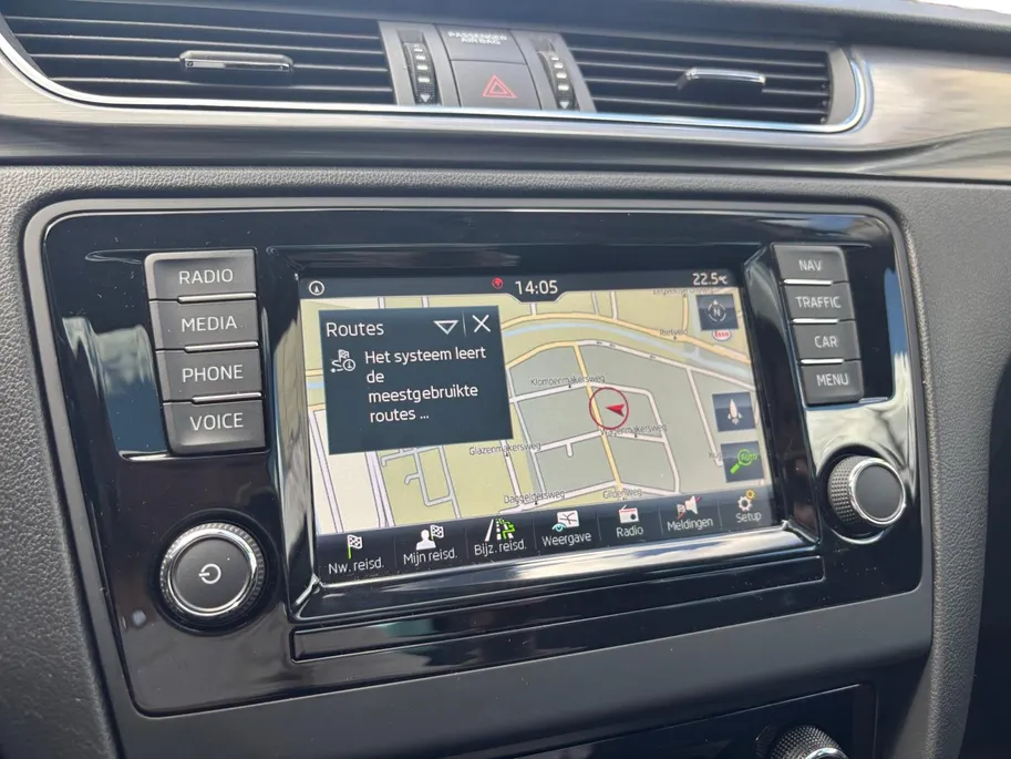 Škoda Rapid Spaceback 1.0 TSI Greentech Clever | Panoramadak | Climate Control | Cruise Control | Stoelverwarming | Parkeersensoren achter | DAB |