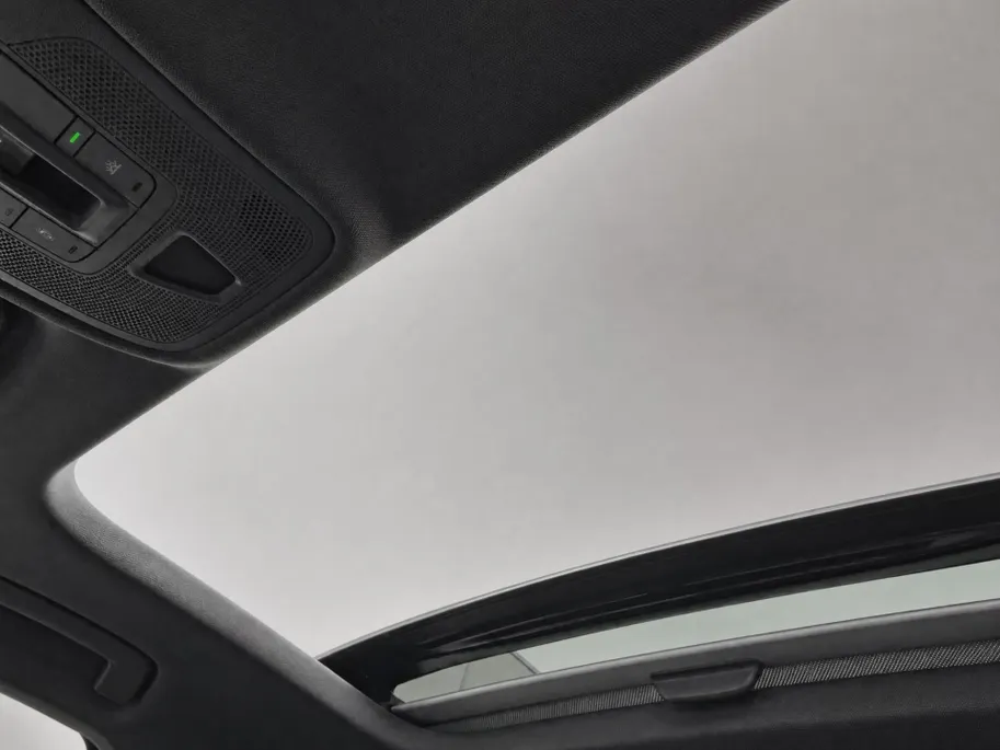 Audi A3 Sportback 40 TFSIe 204pk S edition · Panoramadak · Camera · Head-Up · Keyless · Sonos Audio · Stoelverwarming · 18'' Inch · Garantie t/m 06-10-2030 of 100.000km