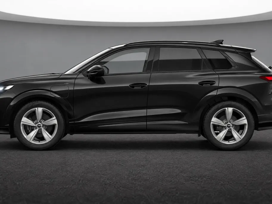 Audi Q3 e-hybrid S edition 272 PK · Trekhaak elek. wegklapbaar · Optiekpakket zwart · S-line sportstoelen