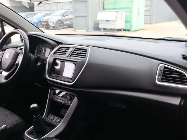 Suzuki S-Cross SX4 1.6 Comfort | Carplay | Trekhaak | All Seasons