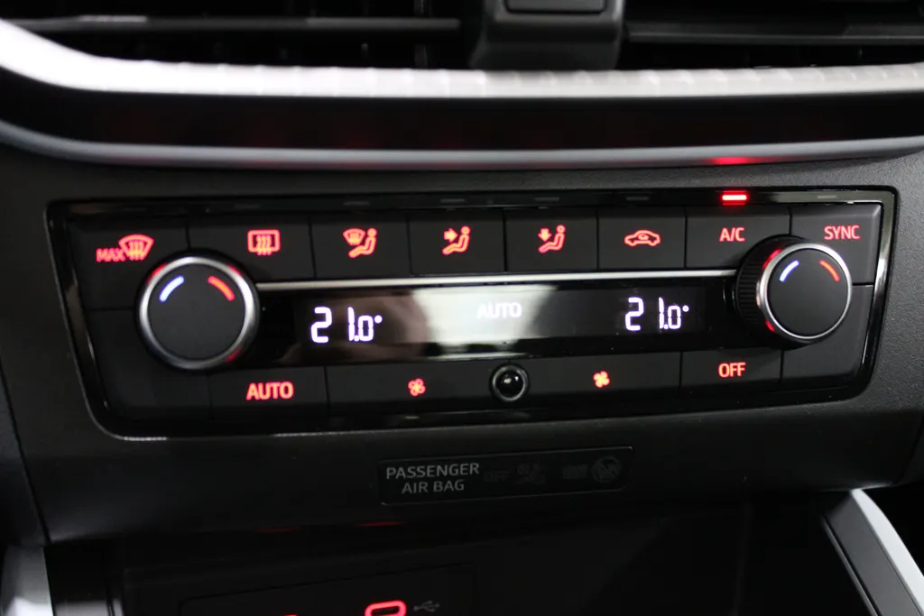 SEAT Arona 1.0 EcoTSI Style / DAB+ / Led verlichting / 17'' LMV /