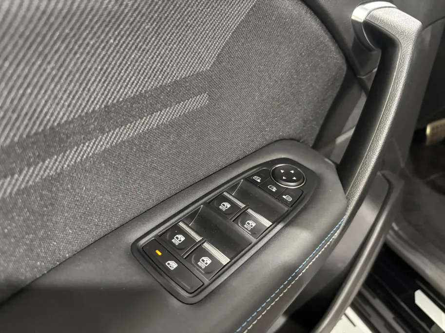 Renault Captur 160PK E-Tech Full Hybrid Esprit Alpine Automaat | DEMO | Sidebars | Adaptive Cruise Control | Camera | Digital Cockpit | Apple CarPlay/Android Auto | Climate Control | Parkeersensoren | Lichtmetalen Velgen |