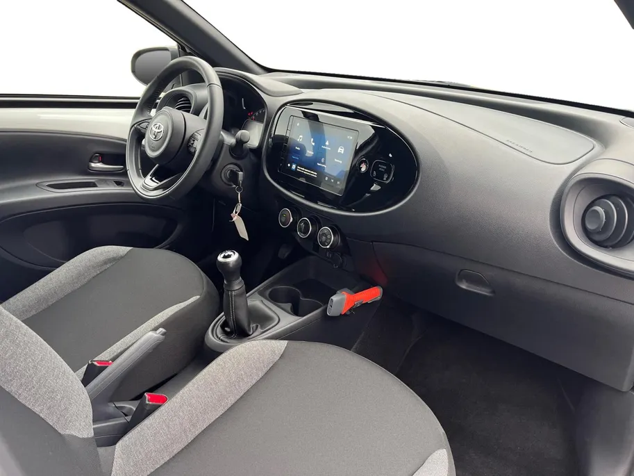 Toyota Aygo X 1.0 VVT-i MT Play | Carplay | Airco | Parkeercamera | Adapt. Cruise Control