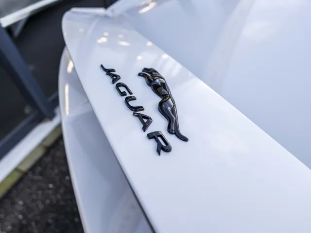 Jaguar F-TYPE P575 AWD R 75