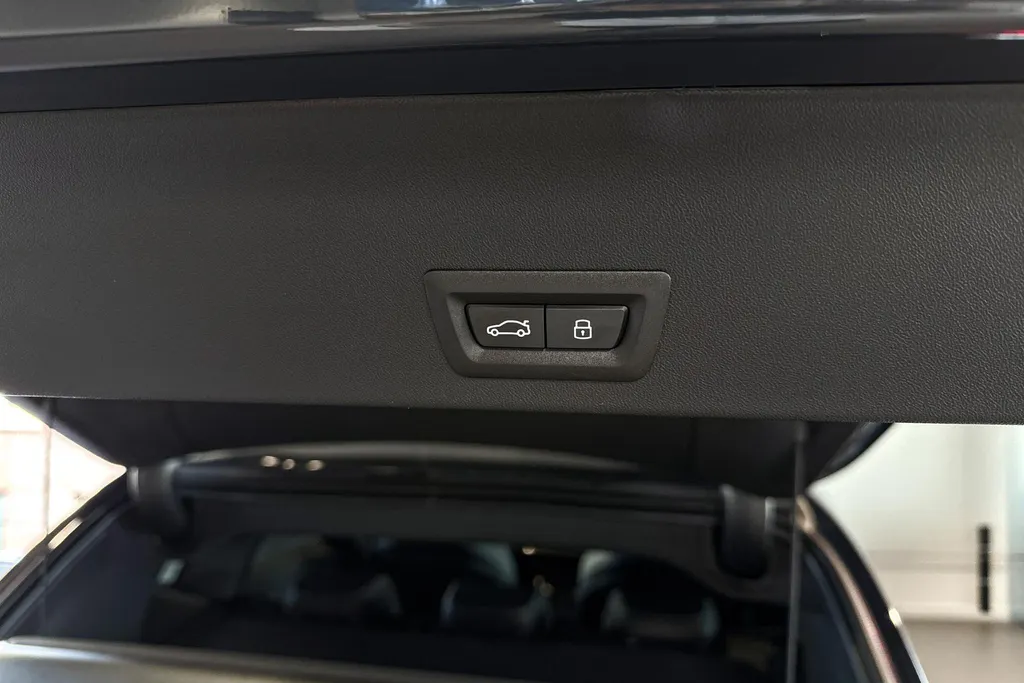 BMW iX3 50 xDrive 113 kWh