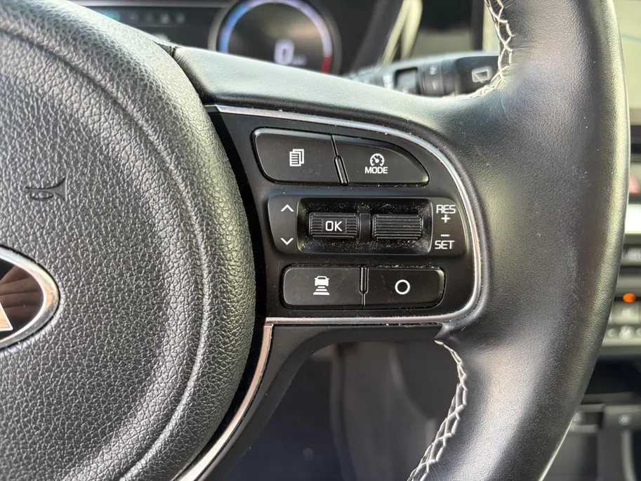 Kia e-Niro DynamicPlusLine 64 kWh | *1E EIGENAAR | FABRIEKSGARANTIE | SCHUIF- KANTELDAK | APPLE CARPLAY/ ANDROID AUTO | NAVI | CAMERA | STUUR/ STOELVERWARMING | STOF/ LEDER | ETC…
