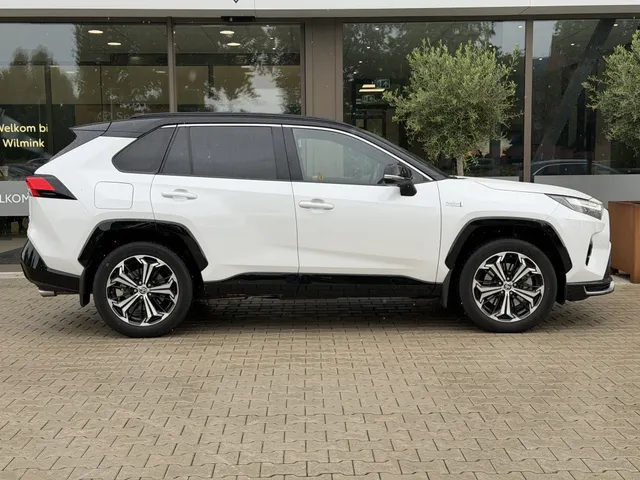 Toyota RAV4 2.5 PHEV Bi-Tone+ AWD | Trekhaak | Panoramadak | Stoel Verwarming & Ventilatie |