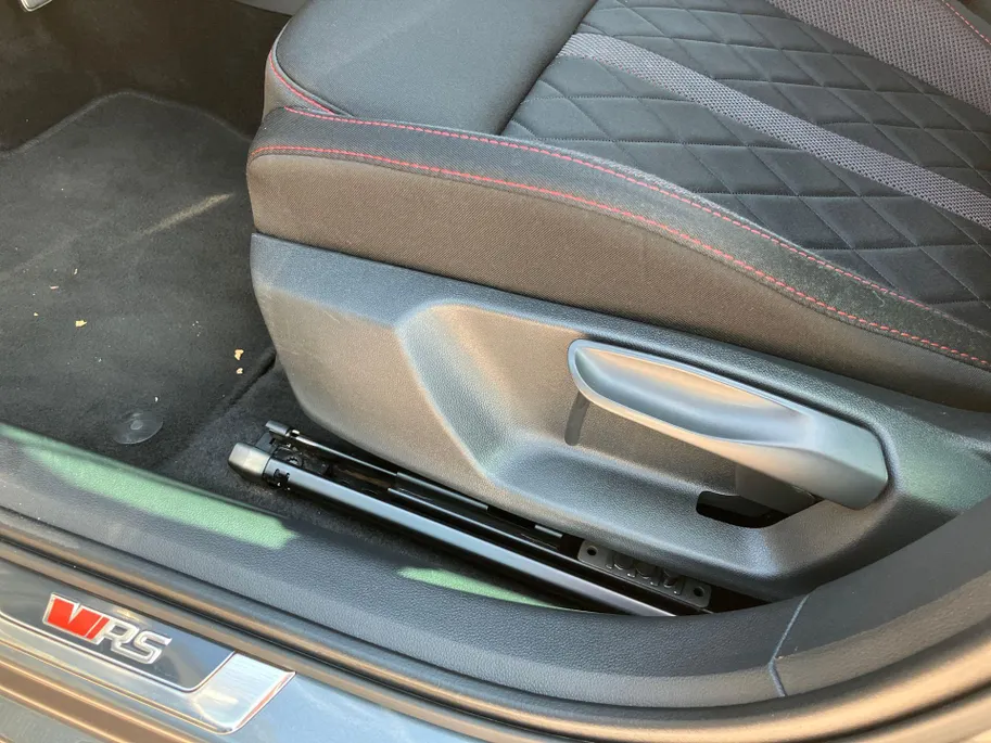 Škoda Octavia Combi 1.4TSI iV PHEV 180kW/245PK RS · Canton Audio · Navigatie · Apple/Android Car Play · Parkeersensoren
