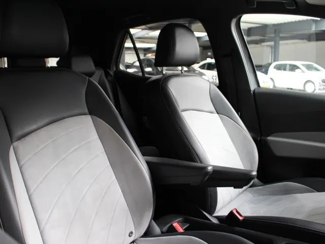 Volkswagen ID.3 Pro Edition 58 kWh Navigatie | Warmtepomp | 18' 'East Derry' | Keyless | 92 % SoH