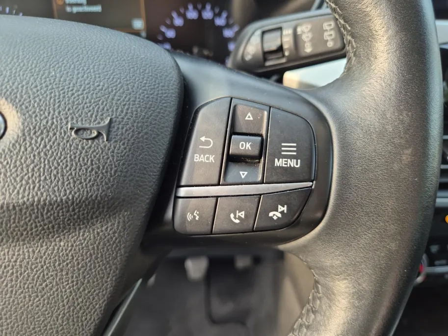 Ford Kuga 1.5 EcoBoost Titanium X | Bluetooth | Cruise Control | Climate Control | Stoelverwarming Voor en Achter | Trekhaak | LM Velgen | Parkeersensoren |