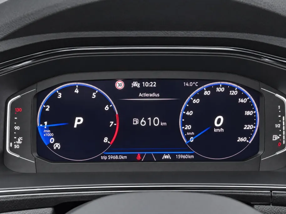 Volkswagen T-Roc 1.5 TSI 150pk DSG R-Line · Panoramadak · Camera · Keyless · Stuur- & Stoelverwarming · Elek. Achterklep · Dodehoeksensor · Garantie t/m 14-07-2027