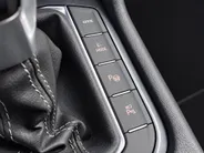 Volkswagen Tiguan 1.4TSIeHybrid 180kW/245PK R-Line Black Style · Panoramadak · Leder · 360°Camera + Parkeersensoren · Stoelverwarming · Elektr. stoelverstelling ·