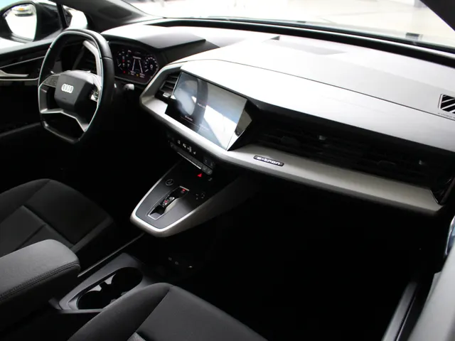 Audi Q4 e-tron 40 Edition 77 kWh Apple Carplay | Android auto | Cruise control | Parkeersensoren | 95% SoH