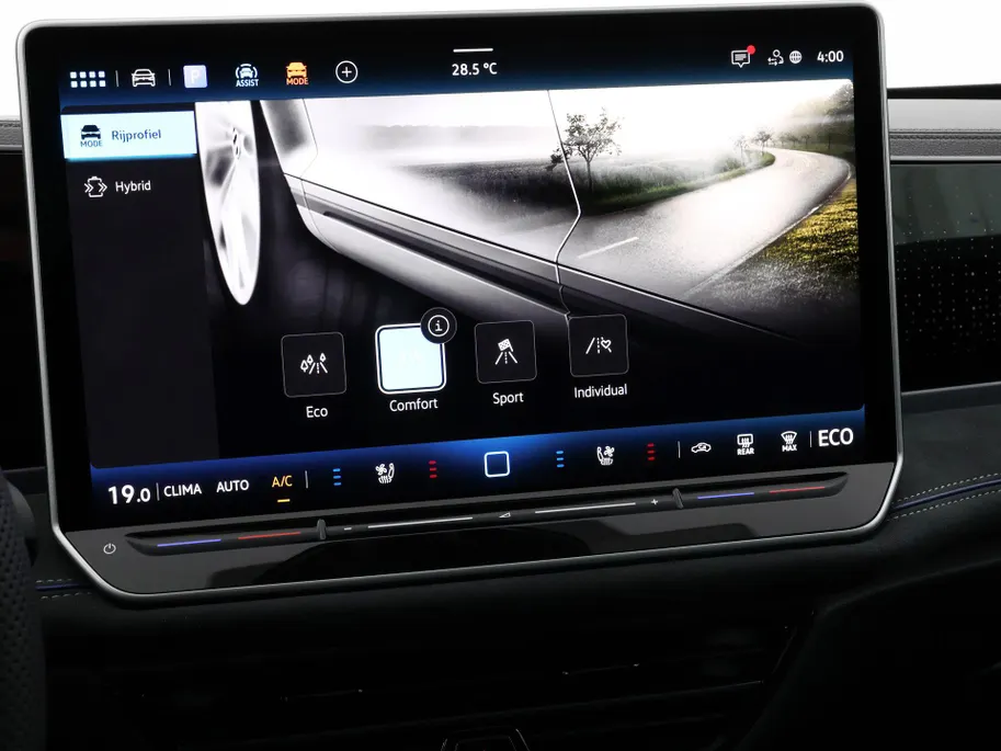 Volkswagen Passat Variant R-Line Edition 1.5 eHybrid 272 PK versn. DSG · Assistance Pakket Plus · Black Style Pakket Plus · Multimedia Pakket Plus · Trekhaak inklapbaar, met elektrische ontgrendeling, incl. Trailer Assist ·