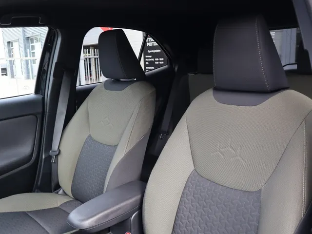 Toyota Yaris Cross 1.5 Hybrid Explore | Stoelverwarming | Parkeersensoren | Carplay