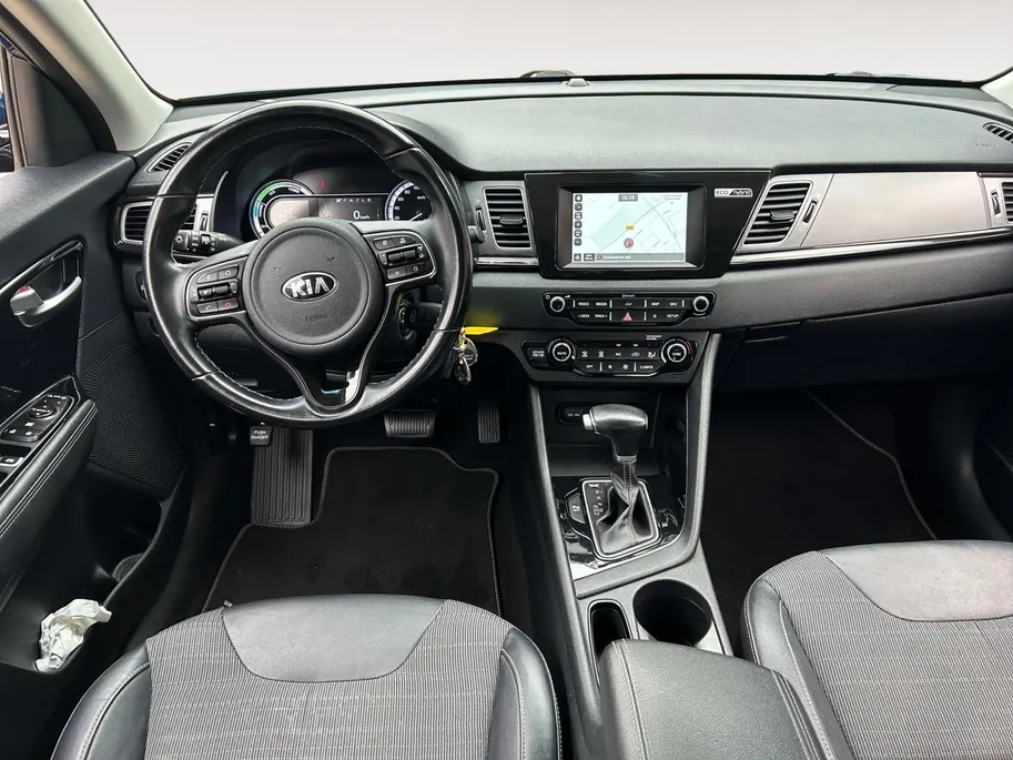 Kia Niro 1.6 GDi Hybrid DynamicLine | Trekhaak Vast + 13-Polige Stekker | All-Seasonbanden | Apple Carplay / Android Auto | Navigatiesysteem | Parkeersensoren + Camera Achter | Cruise Control | Rijstrooksensor + Correctie
