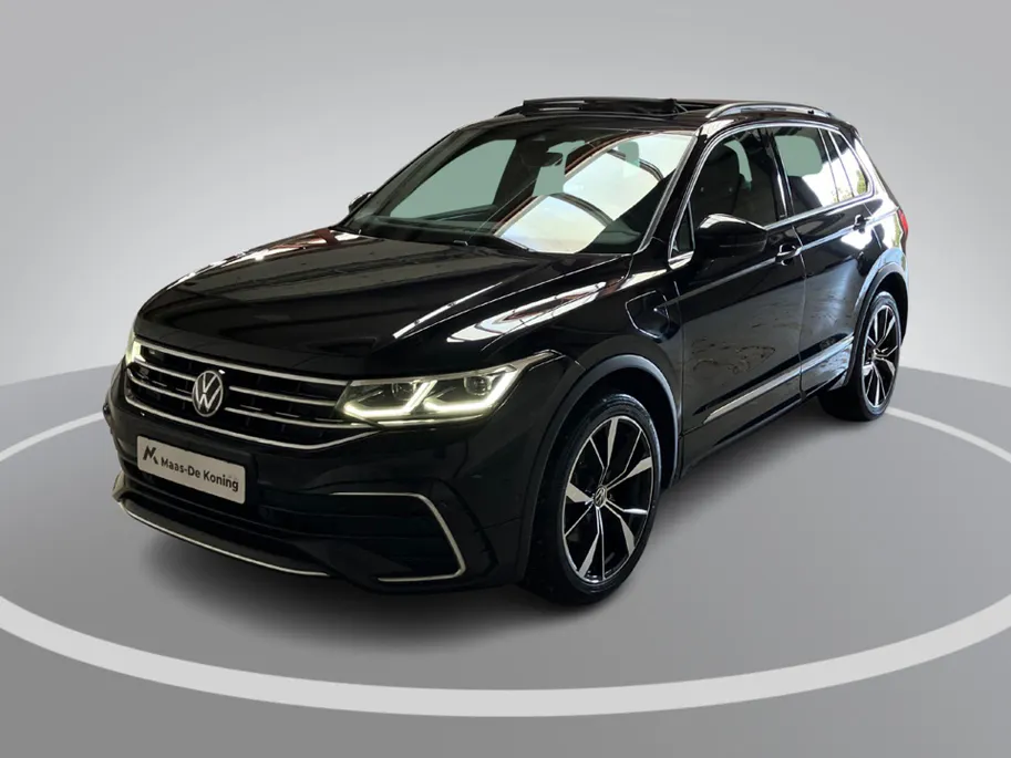 Volkswagen Tiguan 1.4TSIeHybrid 180kW/245PK DSG R-Line · Panoramadak · Trekhaak · 360°Camera + Parkeersensoren · 20'' · Apple/Android Car Play ·