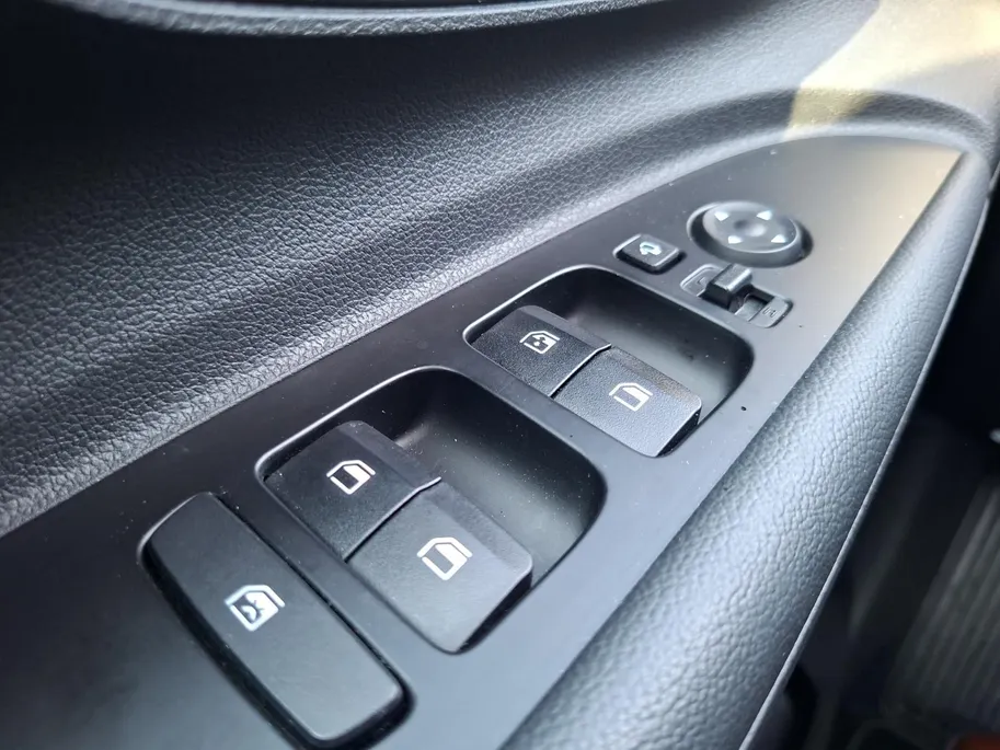 Hyundai i20 1.0 T-GDI Premium | Adaptive Cruisecontrol | Climate Control | Dodehoekdetectie | Stoel&Stuurwielverwarming | Camera | Parkeersensoren | Apple Carplay&Android Auto | BOSE Audio | 16' Lichtmetaal |
