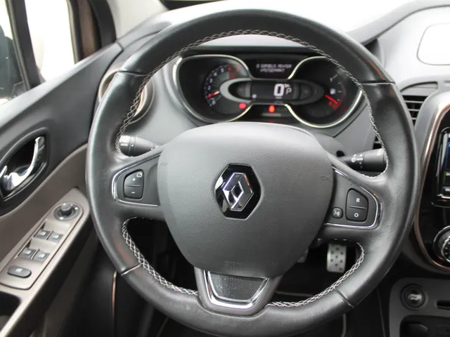Renault Captur 1.2 TCe 120 PK EDC Barista | Automaat | Stoelverwarming voor  | lederen bekleding | Camera achter |