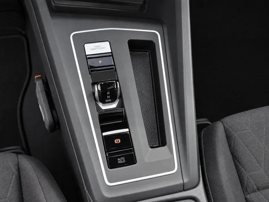 Volkswagen Golf 1.5 eHybrid Life Edition Panoramadak · Achteruitrijcamera · Draadloze telefoonlader · Stuur- & Stoelverwarming