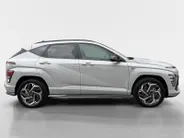 Hyundai Kona 1.6 GDI HEV N Line Sky | Schuif-/kantel dak | 360 camera | Apple Carplay/ Android Auto | Stoelverwarming voor & achter | Stoelventilatie |  Navigatie |