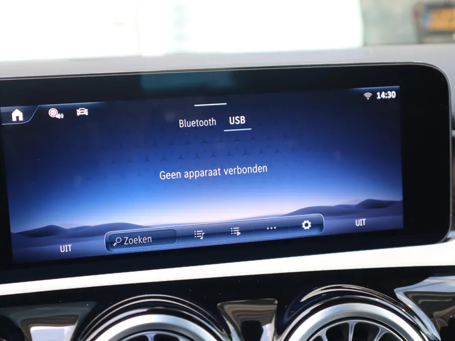 Mercedes-Benz A-Klasse 180 Star Edition Luxury Line l Keyless l Panoramadak l Stoelverwarming
