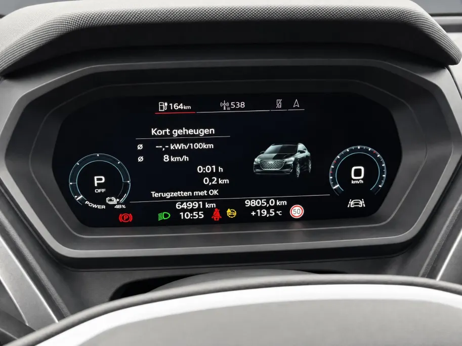 Audi Q4 Sportback e-tron 35 Launch edition 55 kWh 125kW/170PK · Panoramadak · Leder · Stoelverwarming · Apple/Android Car Play · Garantie t/m 17-10-2026 of 100000km.