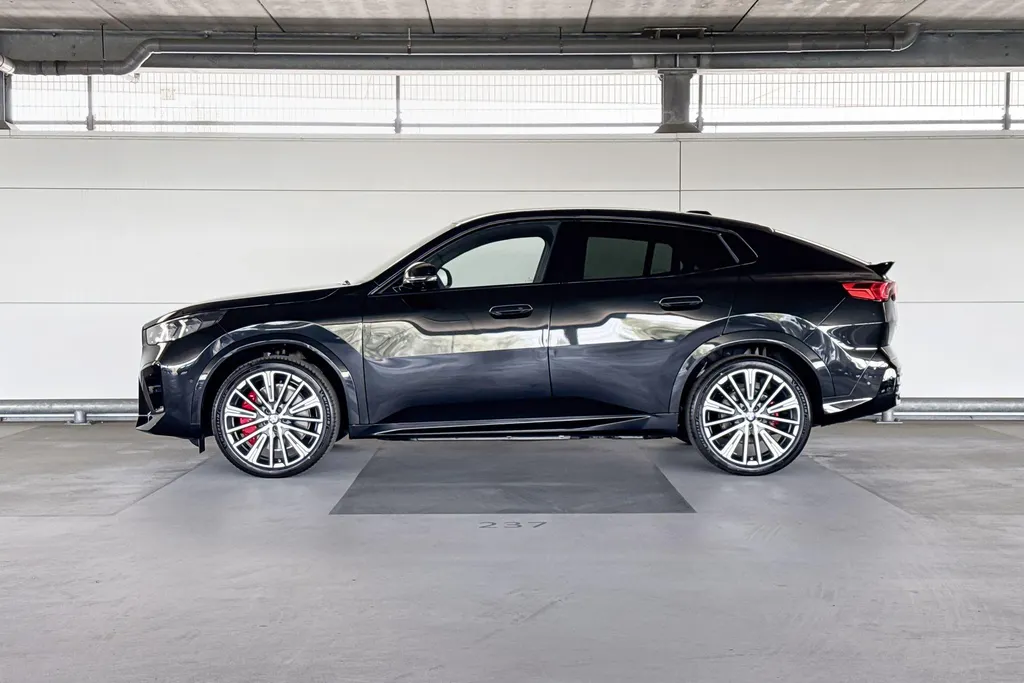 BMW iX2 eDrive20 67 kWh M Sport Edition