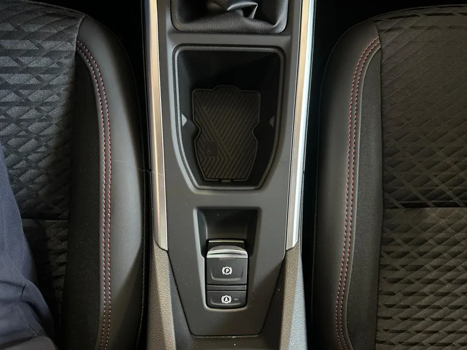 Renault Clio Techno | 1.800,- Euro Voorraadkorting | Camera | Climate Control﻿ | Draadloze oplader | 18 Inch velgen | Dode hoek Detectie | Sfeerverlichting