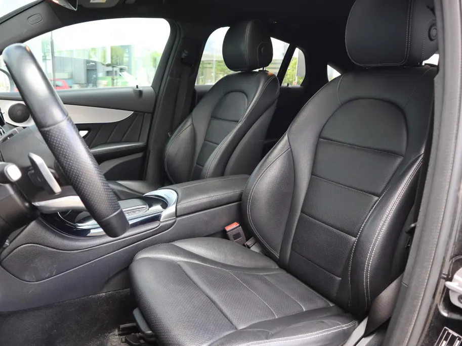 Mercedes-Benz GLC Coupé 300e 4MATIC Business Solution AMG l Panoramadak l Stoelverwarming l Achteruitrij camera