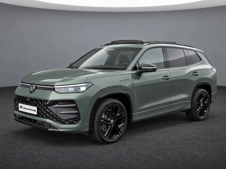 Volkswagen Tayron 1.5 eHybrid 272pk DSG R-Line Edition · Panoramadak · Inklap. Trekhaak · 360 Camera · Matrix LED · Dodehoeksensor · Stuur- & Stoelverwarming · Garantie t/m 16-02-2030 of 100.000km