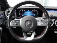 Mercedes-Benz A-Klasse 250 e AMG Line | HUD | Multispaak | LED | Navigatie | Camera | Automaat