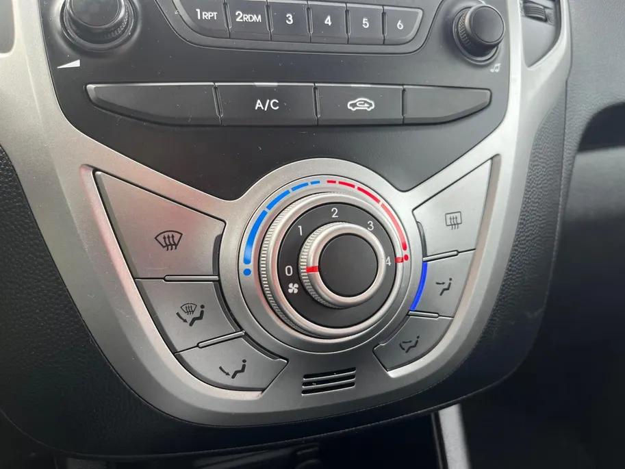 Hyundai ix20 1.4i i-Drive | Airco| Hoog zitter| Lichtmetalen velgen| Metallic lak| Elec. ramen| Radio| Nette auto!