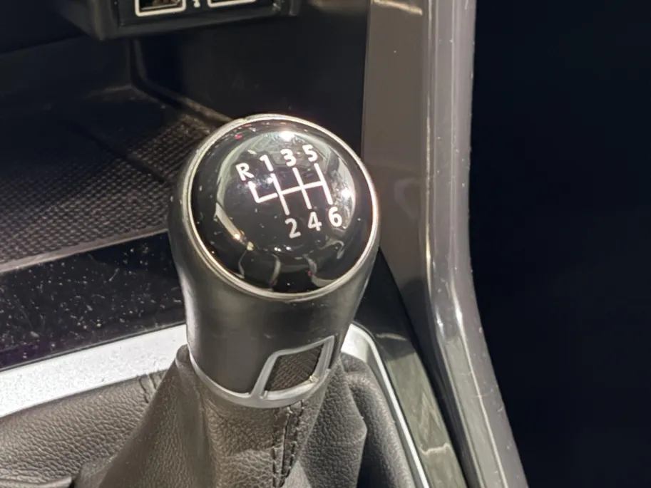 Volkswagen T-Roc 1.5 - 150PK TSI Sport | Digital Cockpit | Stoelverwarming | Navi | Apple CarPlay/Android Auto | Adaptive Cruise Control | Climate Control | Armsteun | Lichtmetalen Velgen |