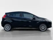 Ford Fiesta 1.0 EcoBoost Titanium | NL auto | Navigatie | Parkeersensor achter | Bluetooth | Cruise control | Verwarmde voorruit |