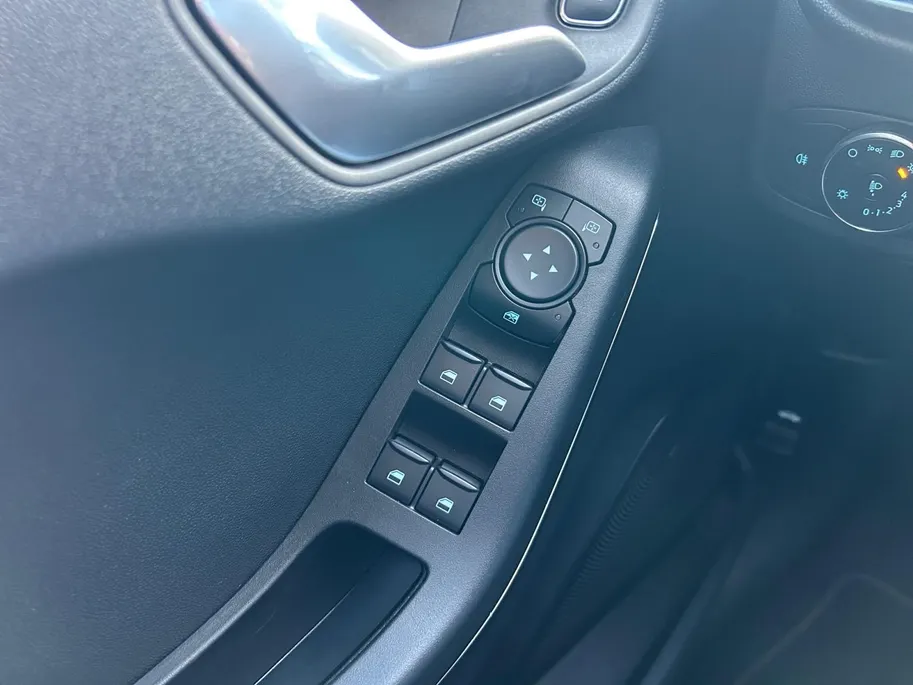 Ford Fiesta 1.0 EcoBoost Hybrid ST-Line |Stuur/Stoel/Vooruit verwarming | Apple Carplay/Android Auto | LED Koplampen | keyless start |