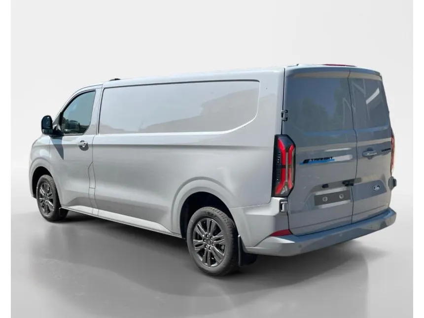 Ford E-Transit Custom 320 L2H1 Limited 71 kWh 218 pk | 0,99% rente op financial lease | Navigatie | 2-zits uitvoering | Inklapbare trekhaak | LM velgen 17' | TE BESTELLEN VOERTUIG