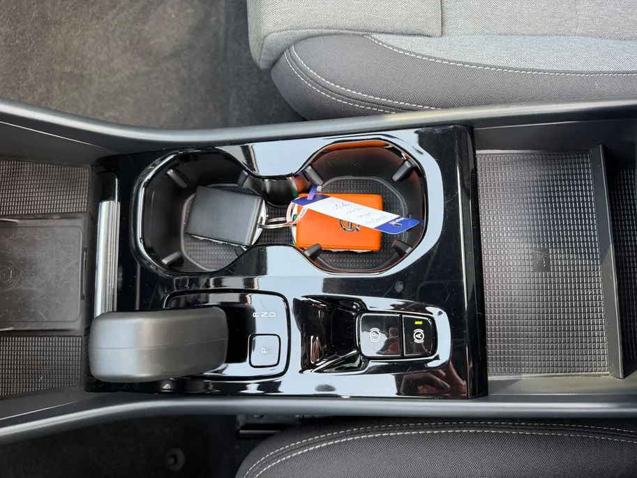 Volvo XC40 1.5 T4 Plug-in hybrid Ultimate Bright | Elektrischer achterklep | Pano dak | Harmon/Kardon | Achteruitrijcamera | Elektrsich verstelbare bestuurderstoel met geheugen |