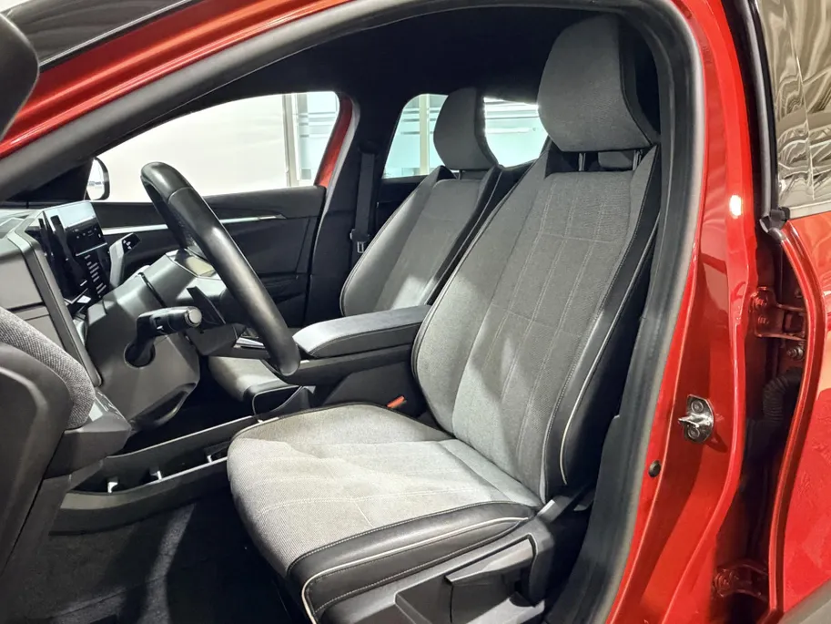 Renault Megane E-Tech 220PK EV60 Optimum Charge Techno Automaat | Pack Winter | Adaptive Cruise Control | 360 Camera | Apple CarPlay/Android Auto | Parkeersensoren | Full LED | Digital Cockpit | Lichtmetalen Velgen |