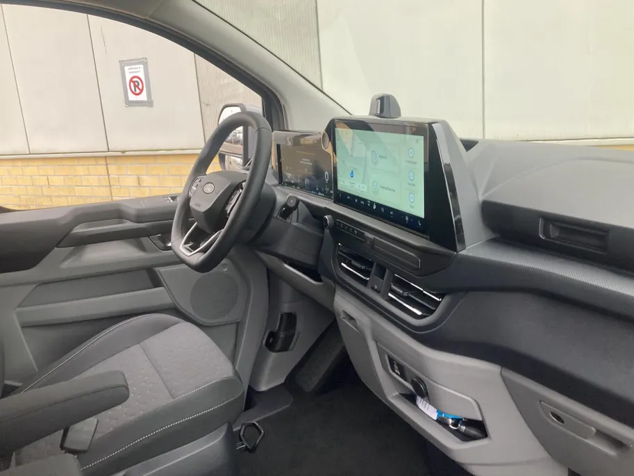 Ford Transit Custom 320 2.5 PHEV 233 pk L2H1 Limited Dubbele cabine Nieuwe Dubbele Cabine direkt leverbaar in meerdere kleuren