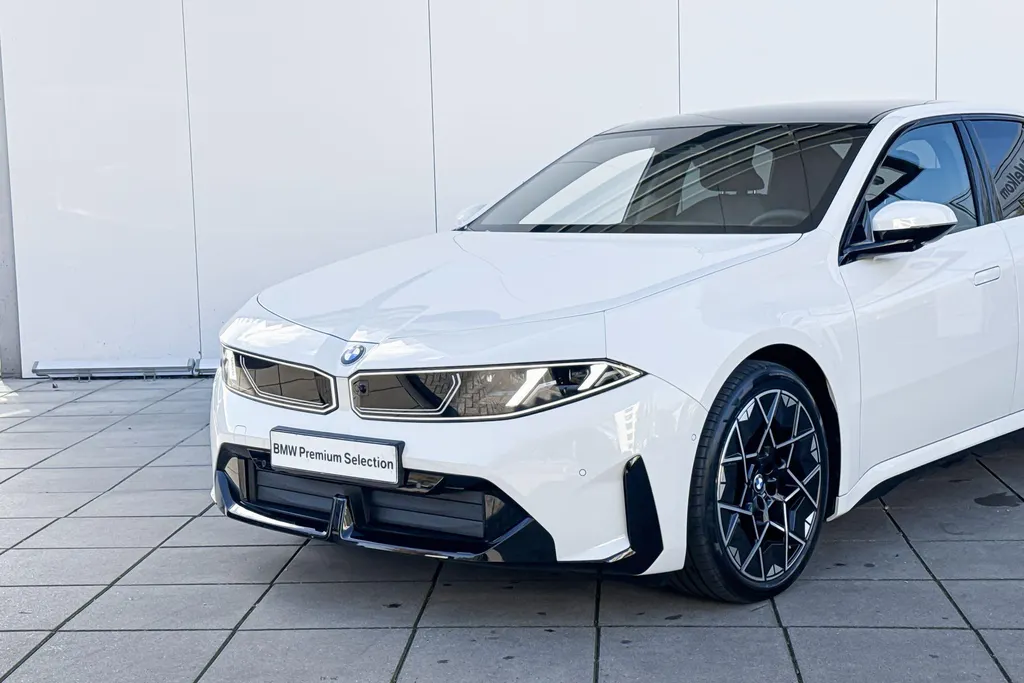 BMW i3 Sedan 50 xDrive First Edition
